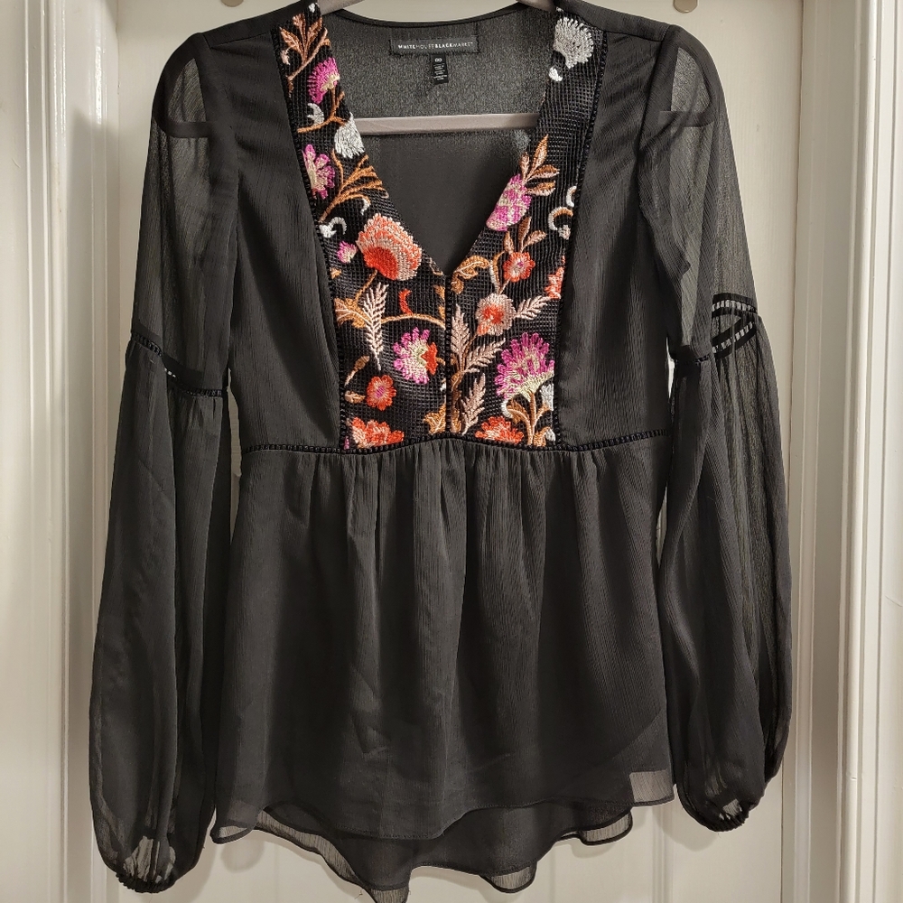 Floral embroidered long sleeve blouse! (Size 00)
